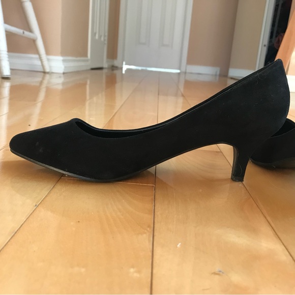 Gorgeous velvet black kitten heal shoes for party and formal occasions. - Picture 2 of 4